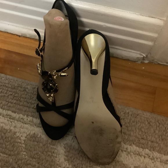 *3 for $20* Nine West Black Satin Bling w/ Gold heels 6.5 - Picture 3 of 6